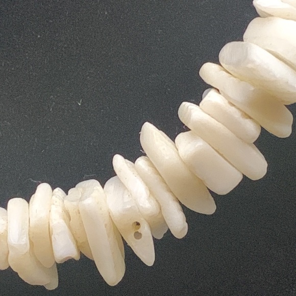 Vintage Puka Shell Necklace 17” White - Picture 3 of 4